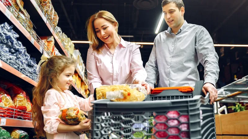 Market reyonunda mutfak ürünleri